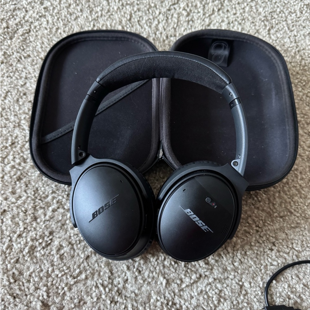 Bose Quiet Comfort 35 II Wireless Bluetooth Headphones, Noise Cancelling